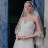 Vestido bucólico e sapatilha customizada: o look noiva de Barbara Fialho para casamento no sábado, dia 23 de março de 2019