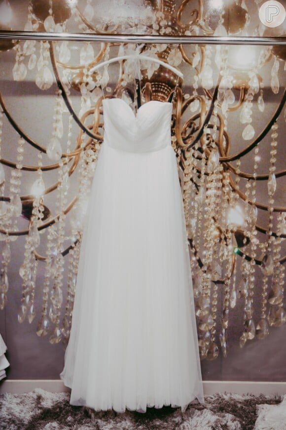 Vestido de noiva de Barbara Fialho é detalhado por estilista: 'Para o corpo, optamos por ser bem estruturado, todo plissado à mão e com um clássico decote coração'