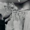Vestido de noiva bucólico e sapatilha: stylist detalha look de casamento de Barbara Fialho