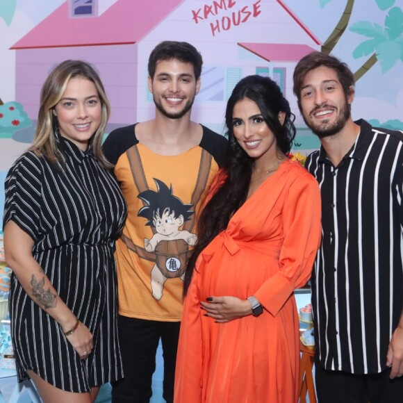 Carol Dantas e Vinícius Martinez combinam look para chá de bebê de Zion, filho de Jade Seba e Bruno Guedes