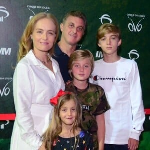 Luciano Huck e a família assistiram o espetáculo Ovo, do Cirque du Soleil, no Rio de Janeiro