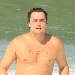 Felipe Dylon vem praticando exercícios físicos para se livrar dos quilinhos a mais: 'De forma saudável'