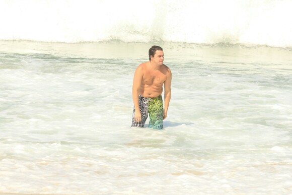 Felipe Dylon foi à praia de Ipanema, Zona Sul do Rio de Janeiro