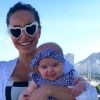 Filha de Sabrina Sato e Duda Nagle, Zoe ficou em cima de uma bola Suiça durante a terapia que rolou nesta quarta-feira, dia 03 de abril de 2019