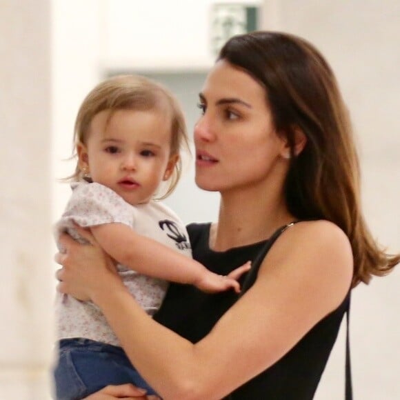 Nina, de 2 anos, é  filha de Rodrigo Santoro e Mel Fronckowiak