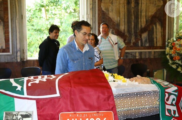 Chico Diaz foi prestar sua última homenagem ao amigo Hugo Carvana