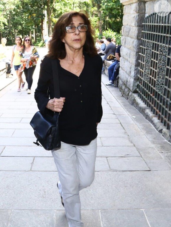 Betty Faria vai ao velório de Hugo Carvana e lamenta morte: 'Muito triste'
