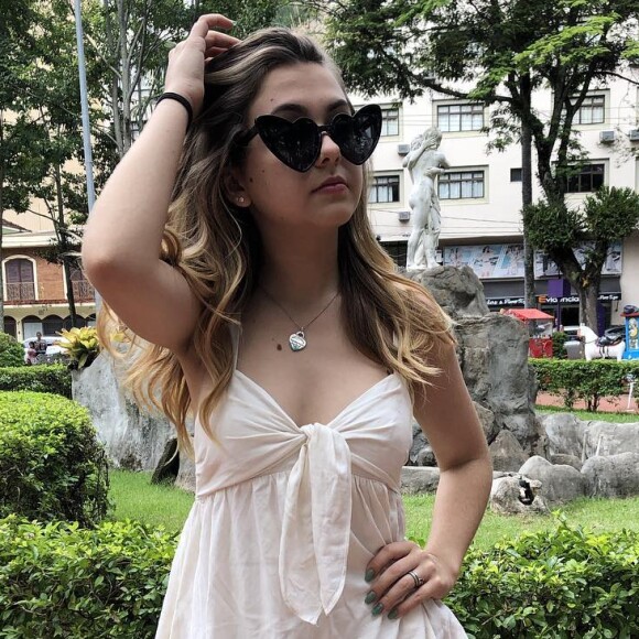 Aos 18 anos, Klara Castanho é ícone de estilo para muitas adolescentes