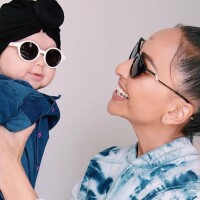 Sabrina Sato combina macacão all jeans com a filha, Zoe: 'Adoro copiar ela'