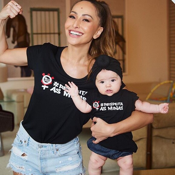 Sabrina Sato e a filha, Zoe, já foram fotografadas várias vezes com o mesmo modelo