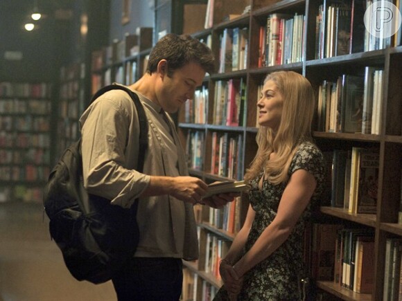 Ben Affleck e Rosamund Pike em cena do filme 'Garota exemplar'