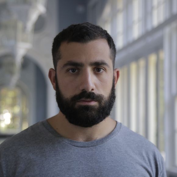 Kaysar Dadour tem feito sucesso na internet por seu personagem, Fauze, na novela 'Órfãos da Terra'.