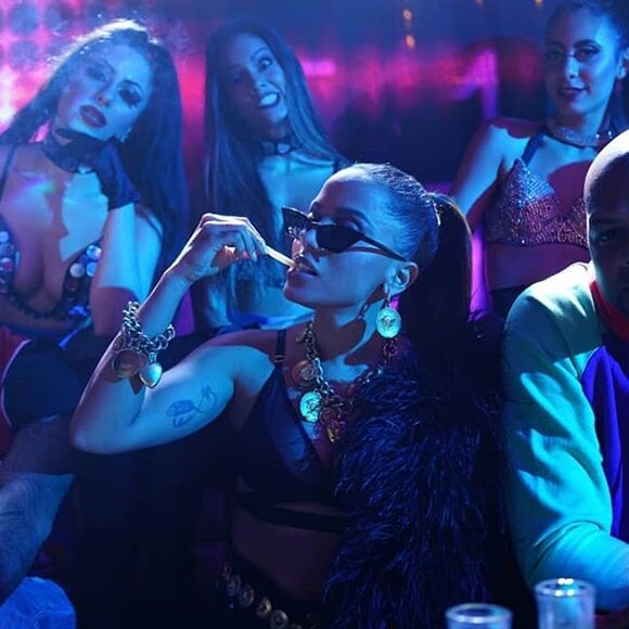 Anitta valoriza diferentes shapes femininos em  álbum 'KISSES'