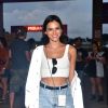 Bruna Marquezine deixou barriga à mostra ao usar top cropped no Lollapalooza