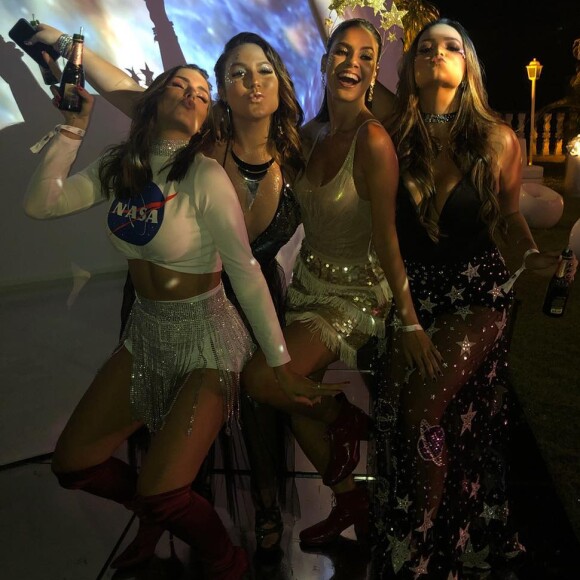 Filha de Kelly Key, Suzanna Freitas participa de festa de influenciadora junto com amigas famosas neste domingo, dia 07 de abril de 2019