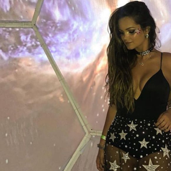 Filha de Kelly Key, Suzanna Freitas combina look com o namorado em festa neste domingo, dia 07 de abril de 2019