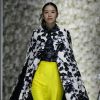 Cores vibrantes no desfile da Asava na Shanghai Fashion Week
