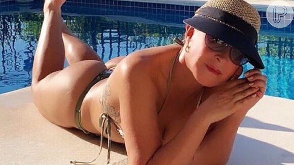 Zilu Godoi Camargo exibe curvas em foto de biquíni compartilhada em seu feed do Instagram nesta segunda-feira, dia 08 de abril de 2019
