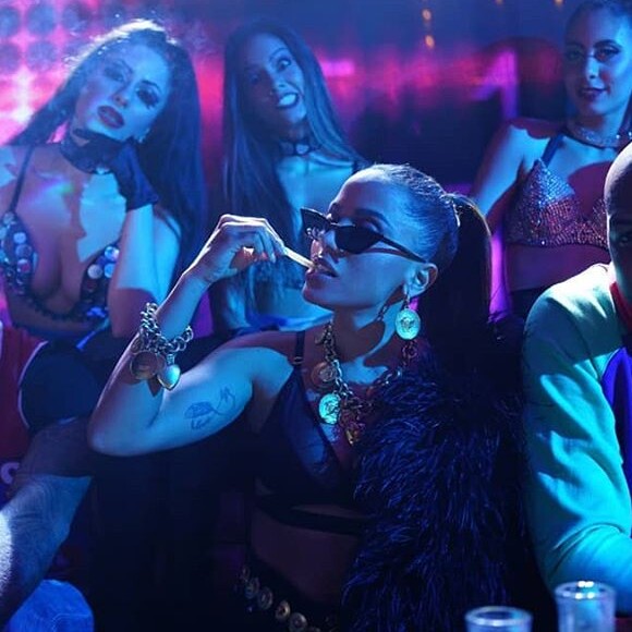Anitta deu um show de sensualidade em vídeo