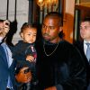 Kanye West também opina nos looks da filha, North West. O rapper recebe as roupas, se não gostar, manda tudo de volta