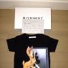 North West também ganhou a famosa t-shirt da Givenchy