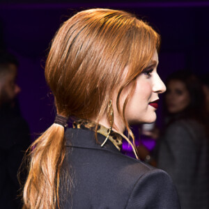 Marina Ruy Barbosa apostou no clássico rabo de cavalo baixo e frouxinho para o evento da grife Yves Saint Laurent