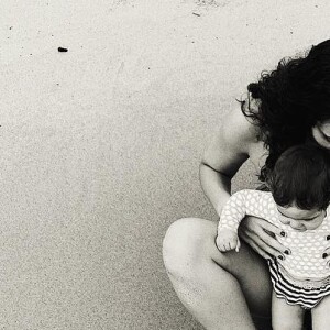 Nesse um aninho Bella já foi à praia