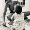 Com 1 ano, Bella já brinca com a mãe, Débora Nascimento