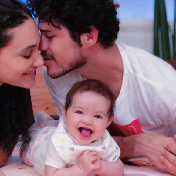 Bella encantou a web com esse sorrisão no rosto