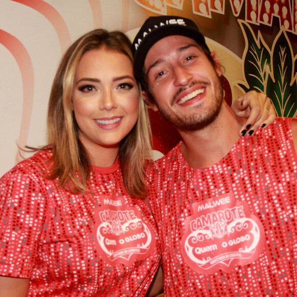 Carol Dantas está noiva de Vinicius Martinez