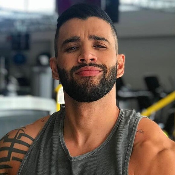 Gusttavo Lima recebeu em show fã mirim e se emocionou junto com o menino