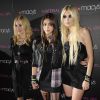 Lourdes Maria pos acom Madonna e Taylor Momsen durante o lançamento da primeira coleção da grife 'Material Girl'