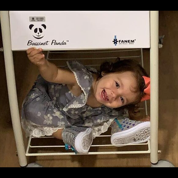 Patricia Abravanel mostrou travessura da filha, Jane, após nascimento do caçula