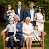 Um lookinho usado por Louis na foto oficial do aniversário de 70 anos do avô, Príncipe Charles, também havia esgotado no passado