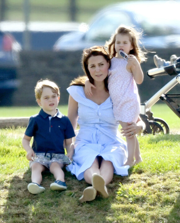 Kate Middleton escolhe itens básicos e sem muito luxo para o cotidiano dos filhos