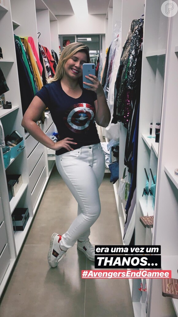 Marilia Mendonça usou blusa de super-herói e tênis da grife Gucci de R$ 6 mil