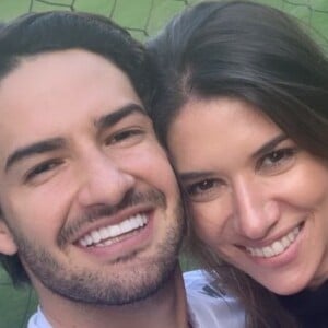 Rebeca Abravanel se declarou para o namorado, o jogador do São Paulo Alexandre Pato, neste sábado, 27 de abril de 2019