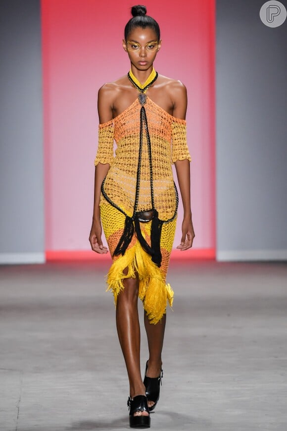 A marca Ponto Firme levou o crochê as passarelas do São Paulo Fashion Week