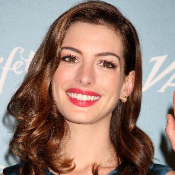 Anne Hathaway adora mudar de visual