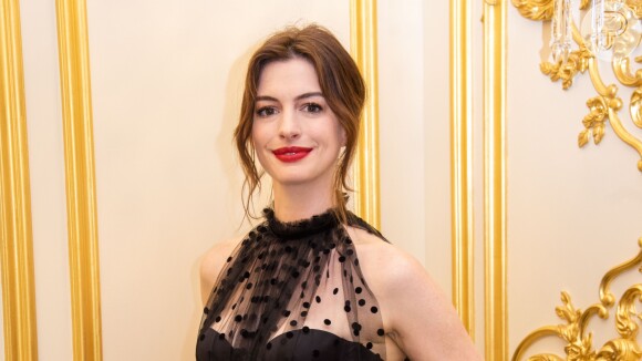 Anne Hathaway aderiu ao corte em camadas: shag haircurt