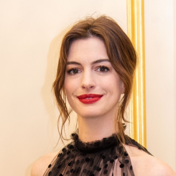 Anne Hathaway aderiu ao corte em camadas: shag haircurt