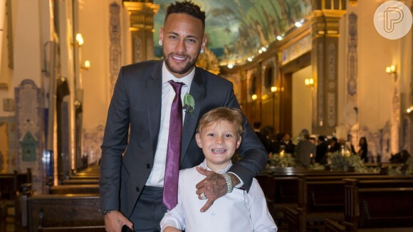 Neymar se derrete pelo filho, Davi Luccas, cantando em vídeo