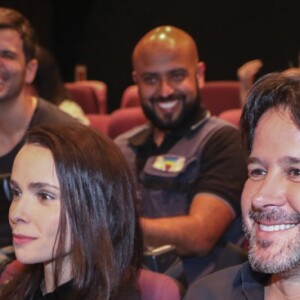 Murilo Benício e Débora Falabella em recente evento de lançamento da minissérie 'Se eu fechar os olhos agora', em março de 2019. Na ocasião, a atriz exibia a aliança na mão esquerda