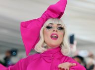 Camaleoa! Lady Gaga choca com look que se transforma em 4 em baile do MET 2019