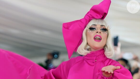 Confira todos os looks de Lady Gaga a partir de um vestido customizado por Brandon Maxwell