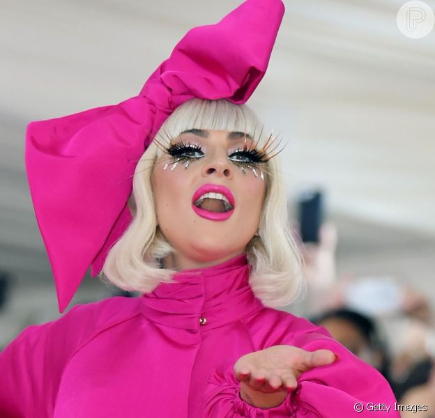 Confira todos os looks de Lady Gaga a partir de um vestido customizado por Brandon Maxwell