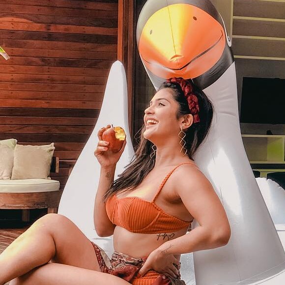 Mileide Mihaile foi elogiada pelo namorado, Wallas Arrais, ao posar de biquíni
