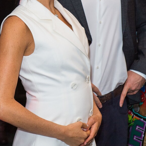 Look de Meghan Markle é parecido ao que ela usou durante viagem à Nova Zelândia