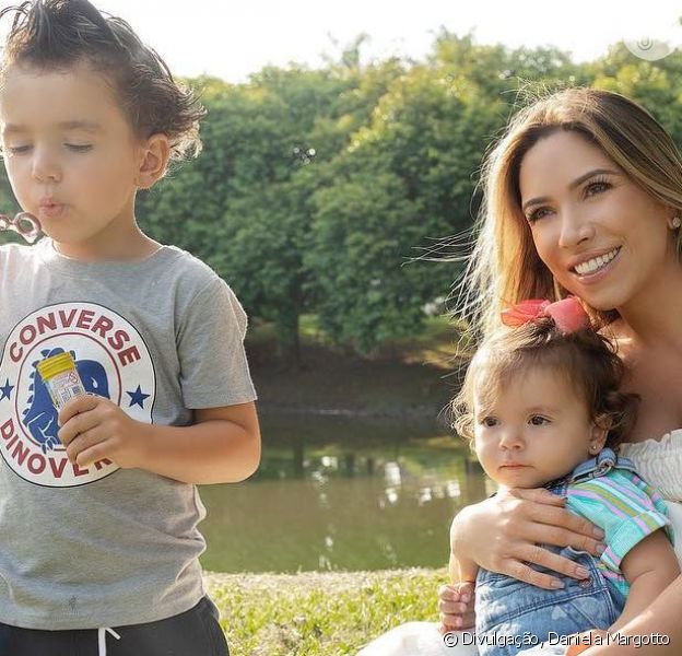 Filhos de Patricia Abravanel encantam em ensaio ao lado da mãe. Fotos! Purepeople Filhos de Patricia Abravanel encantam em ensaio ao lado da mãe. Fotos! Purepeople