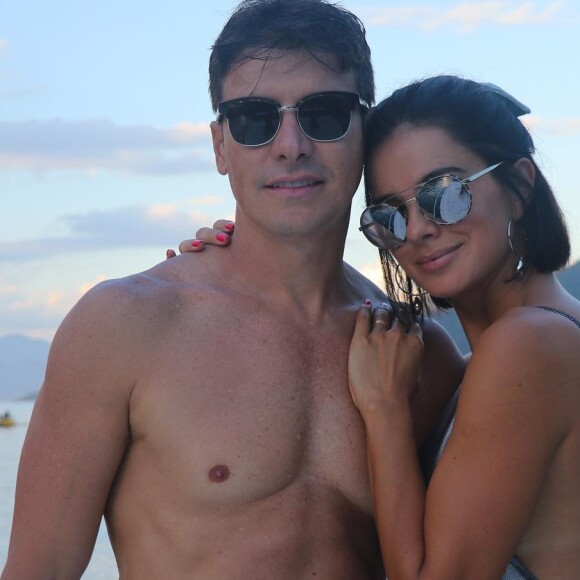 Vera Viel deu primeiro beijo em Rodrigo Faro em intervalo de gravação de comercial